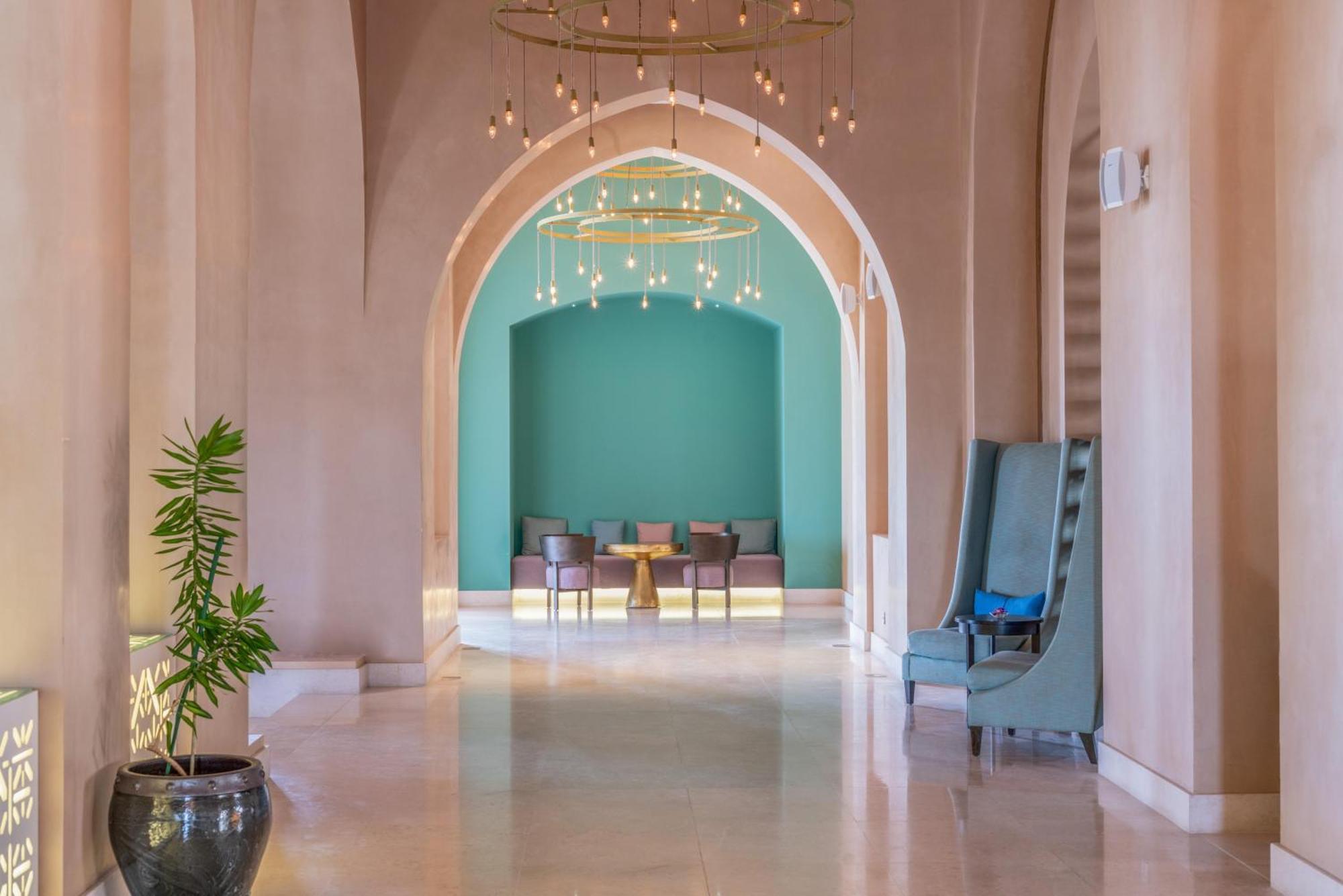 Salalah Rotana Resort Exterior foto The interior of the hotel